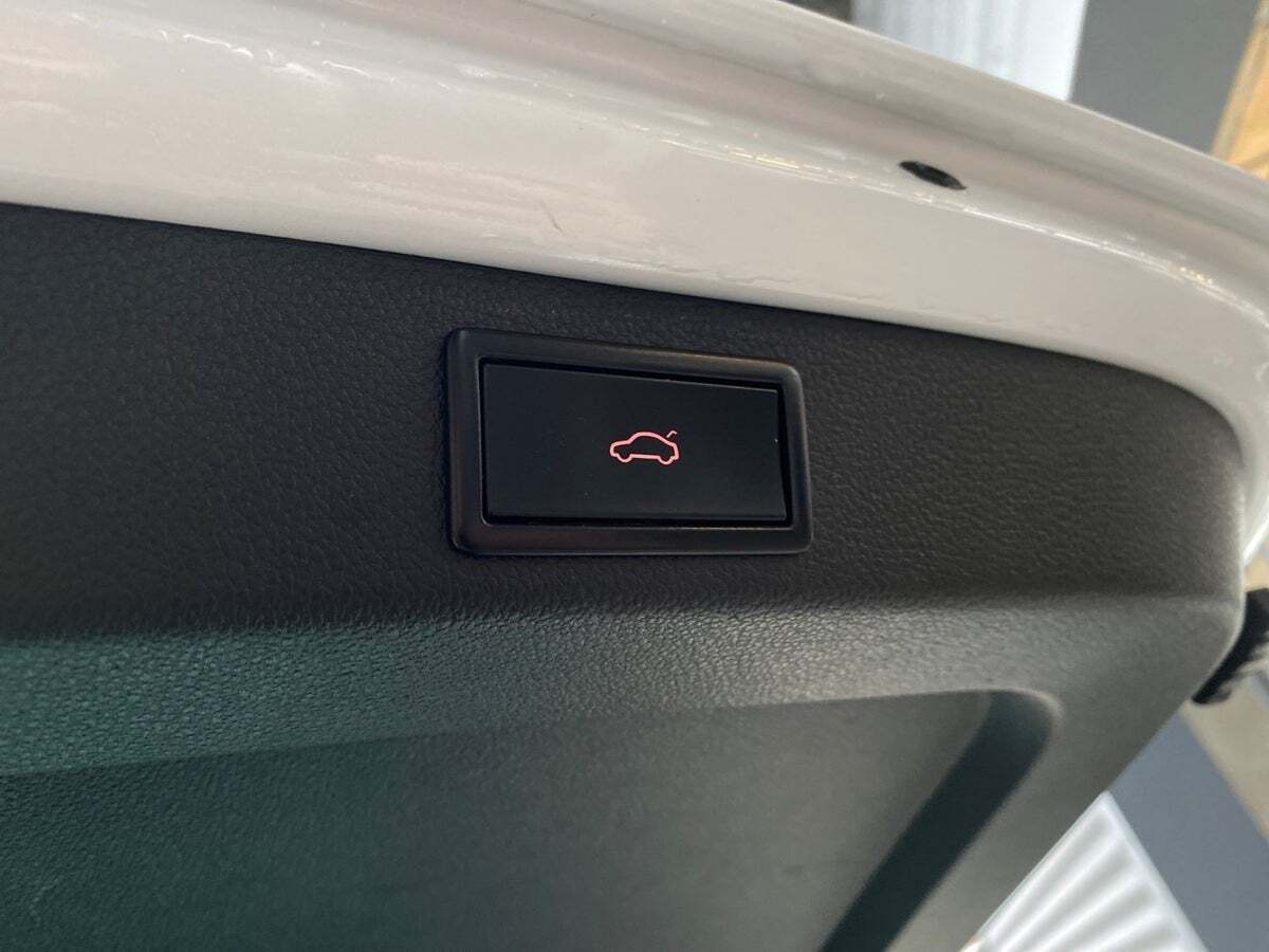 Hvid Skoda Superb fra 2018