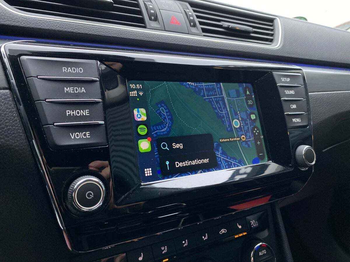 Grå Skoda Superb fra 2016