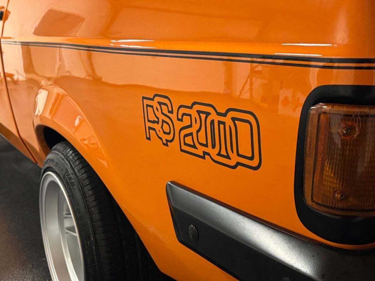Orange Ford Escort fra 1976