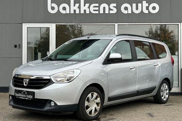 Sølv Dacia Lodgy fra 2014 set udefra