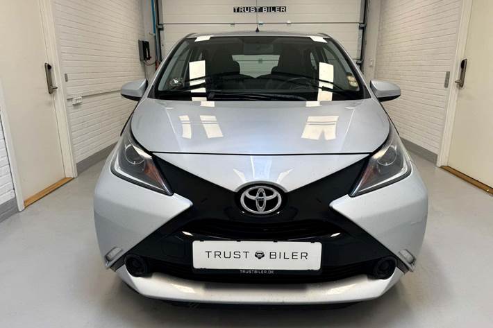 Grå Toyota Aygo fra 2014