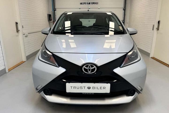 Grå Toyota Aygo fra 2014