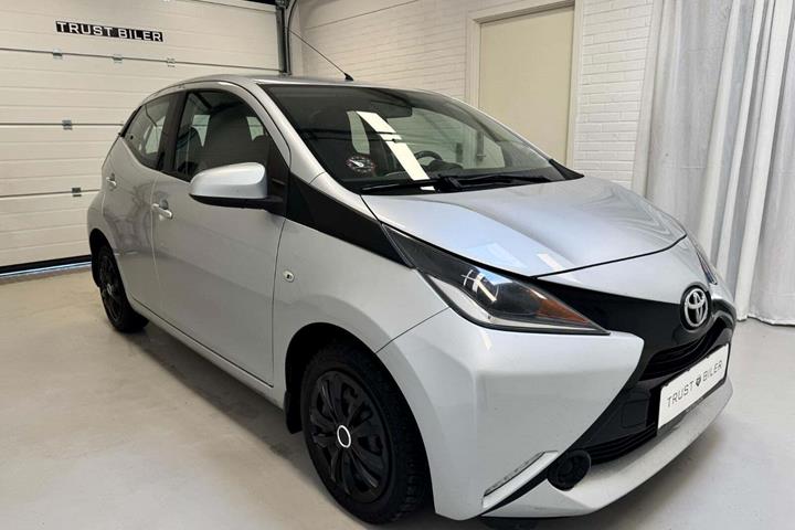 Grå Toyota Aygo fra 2014