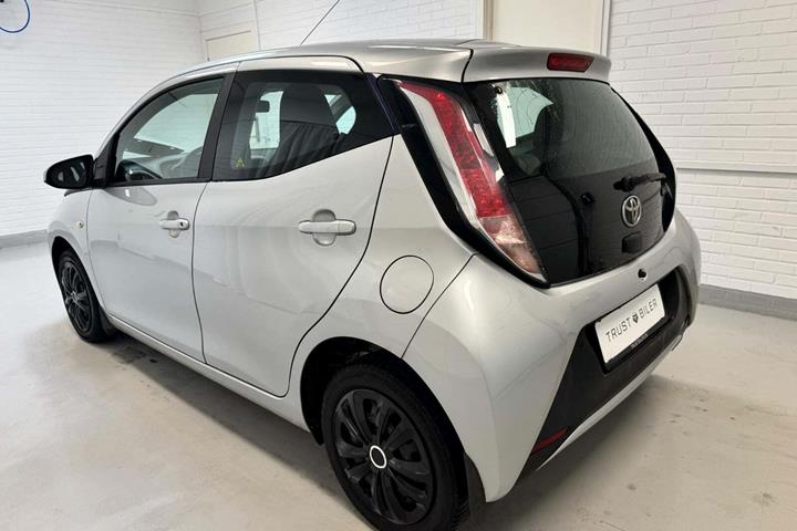 Grå Toyota Aygo fra 2014