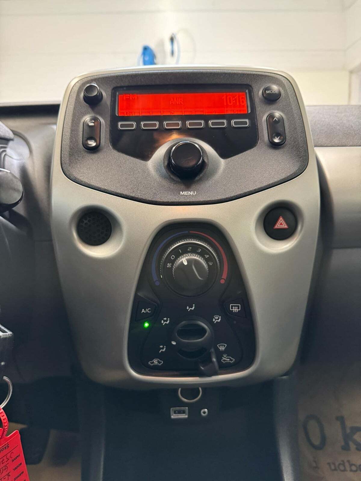 Grå Toyota Aygo fra 2014
