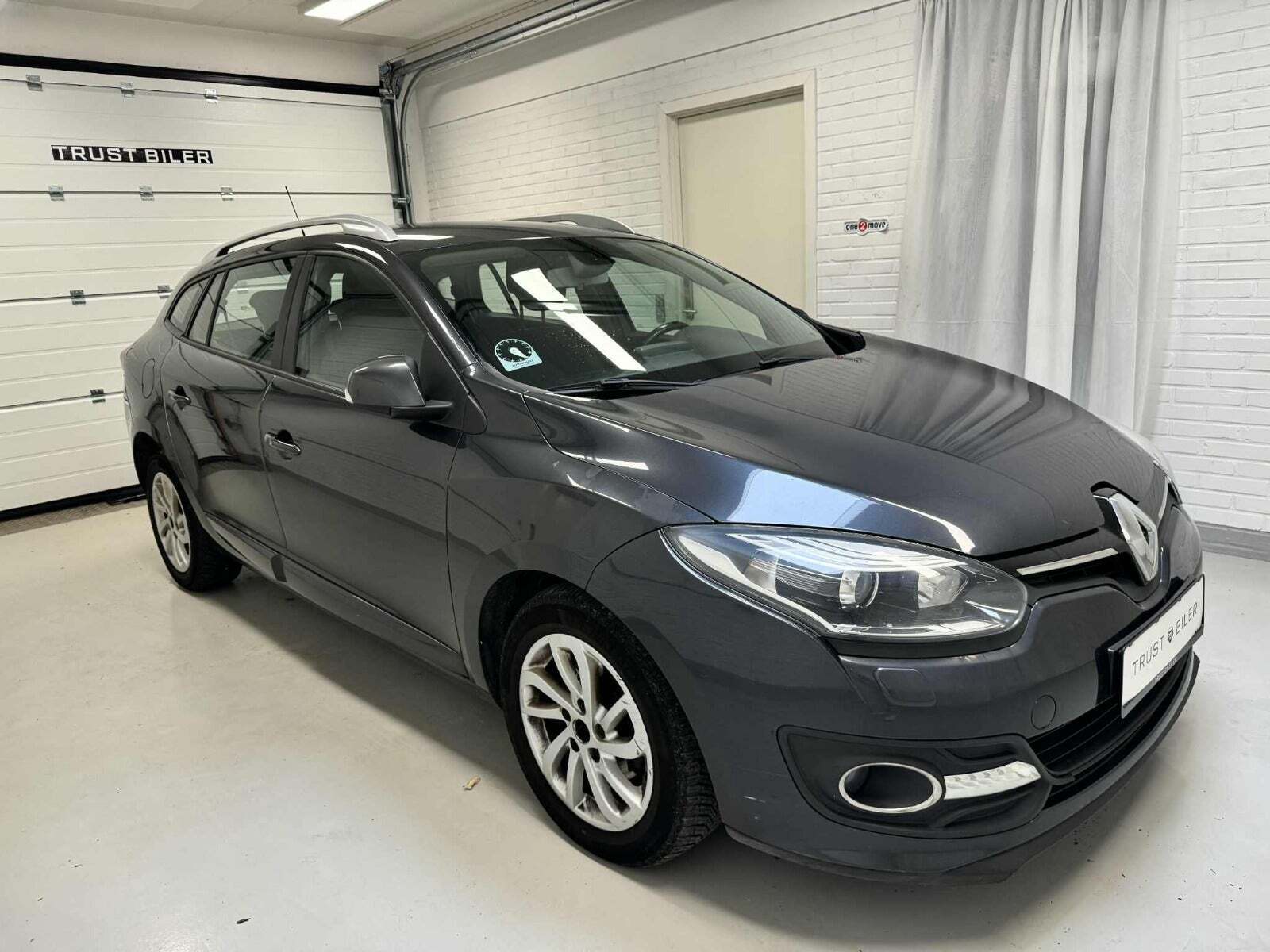 Grå Renault Megane III fra 2014