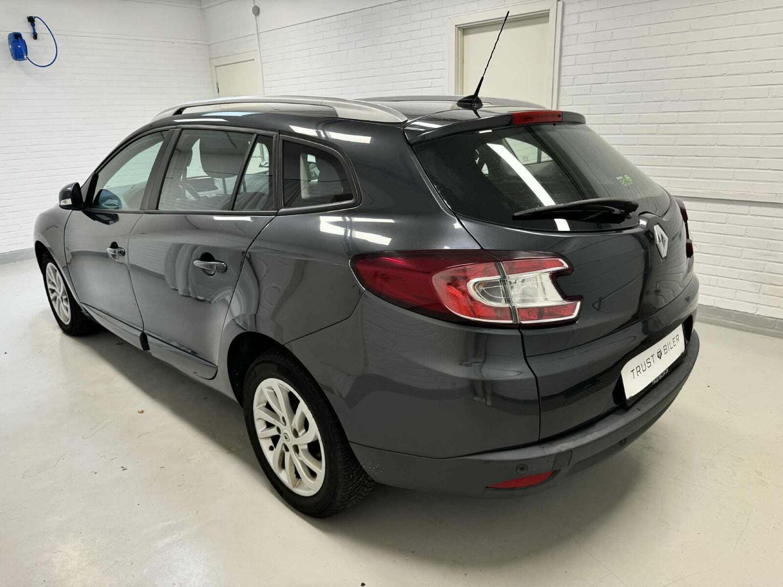 Grå Renault Megane III fra 2014