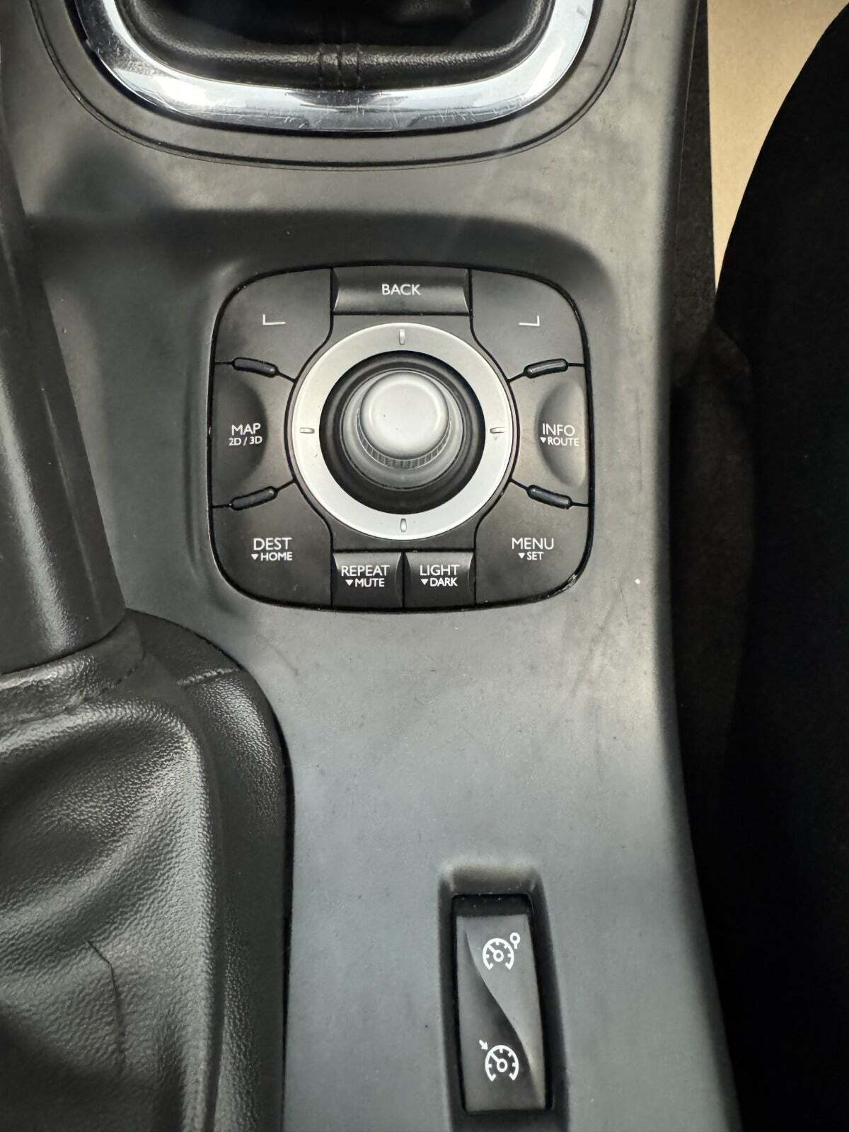 Grå Renault Megane III fra 2014