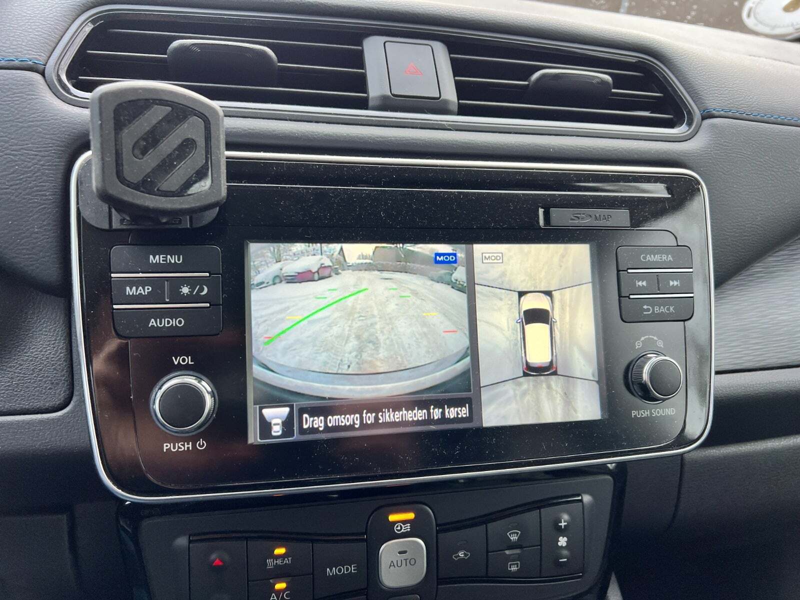 Brun Nissan Leaf fra 2019 set indefra