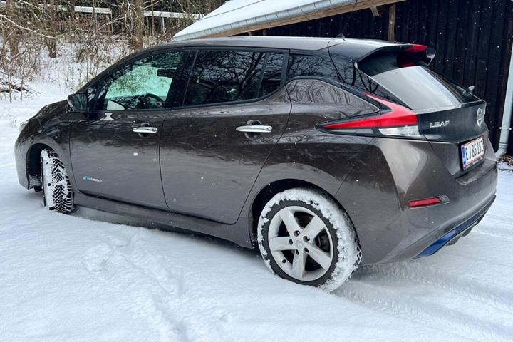 Brun Nissan Leaf fra 2019