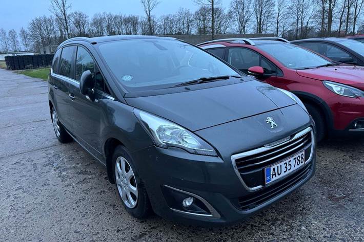 undefined Peugeot 5008 fra 2015 set udefra