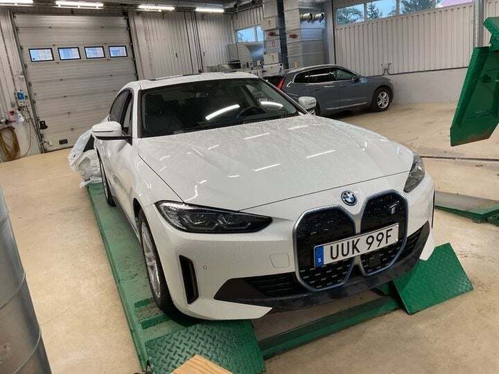 BMW i4 eDrive40 Charged