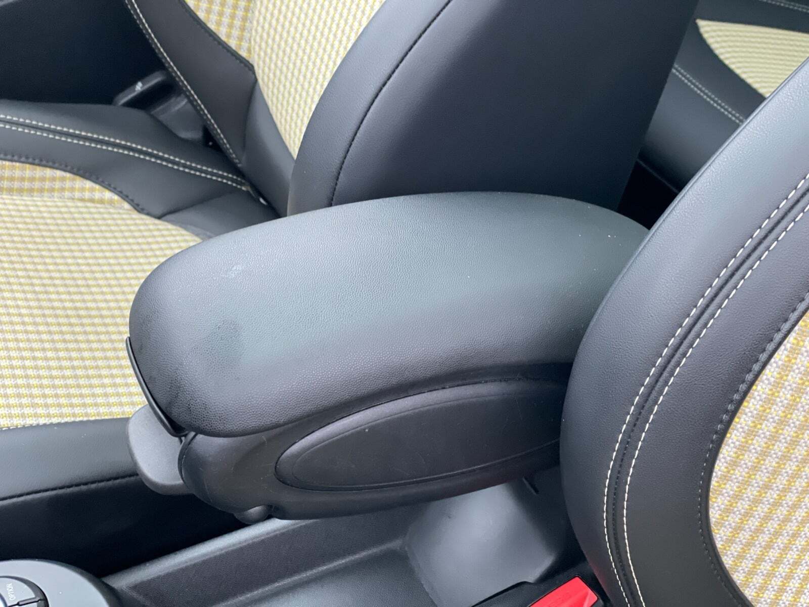 Rød Mini Cooper SE fra 2022