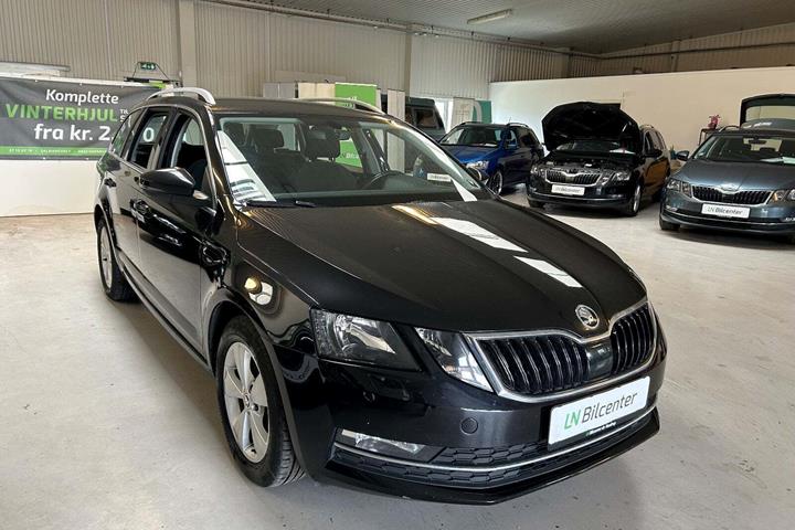 Sort Skoda Octavia fra 2018