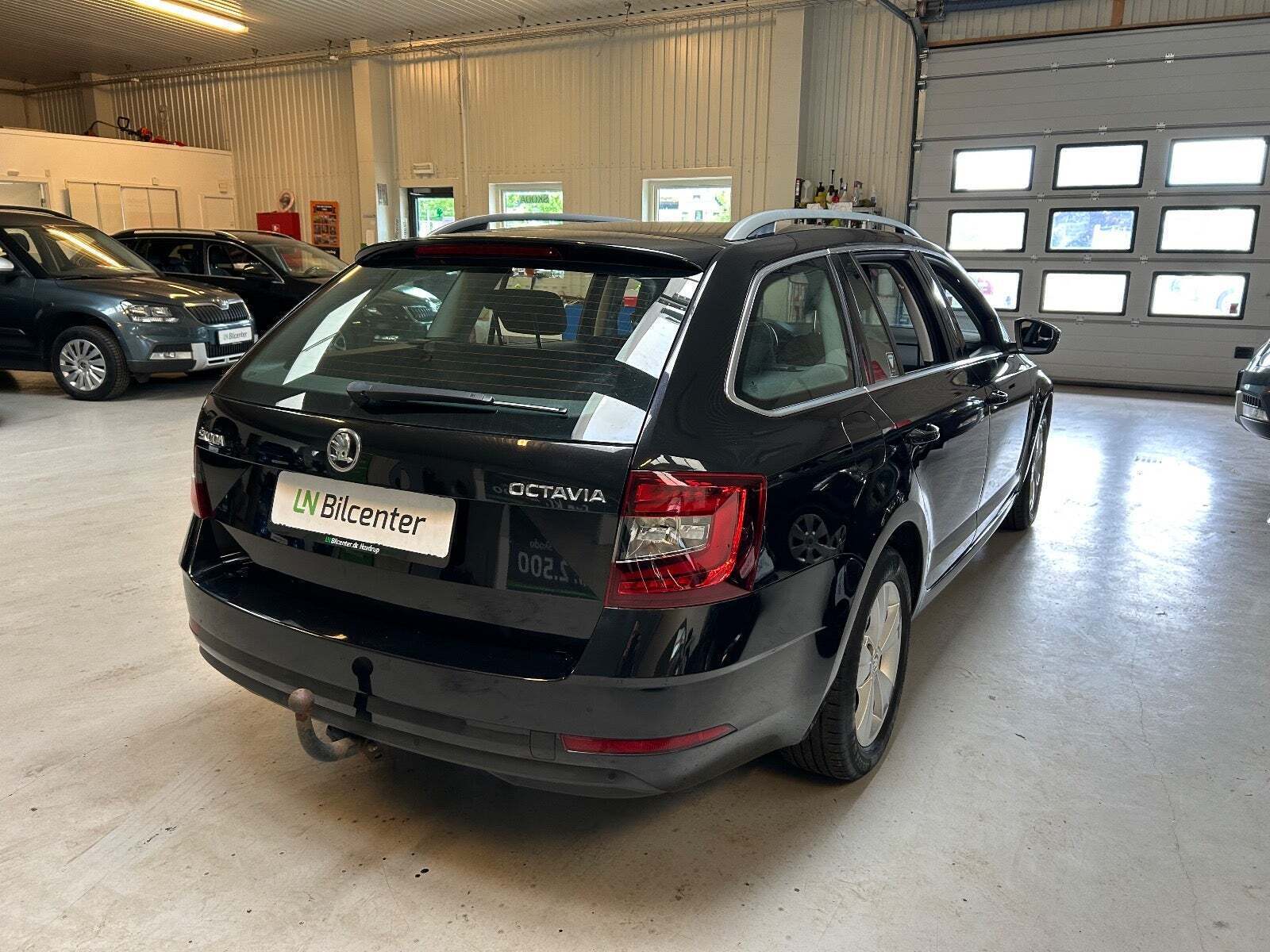 Sort Skoda Octavia fra 2018