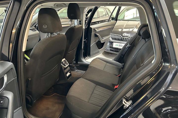 Sort Skoda Octavia fra 2018