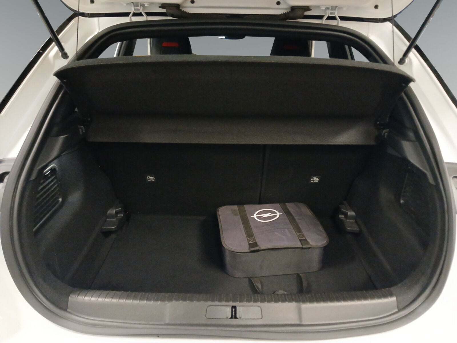 Hvid Opel Mokka-e fra 2022