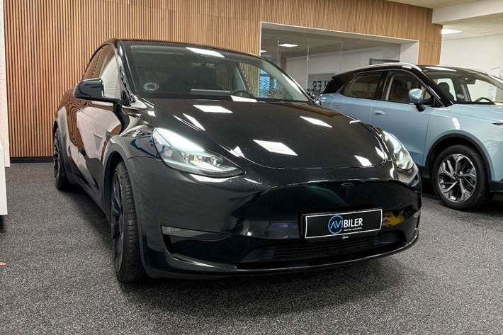 Sort Tesla Model Y fra 2022