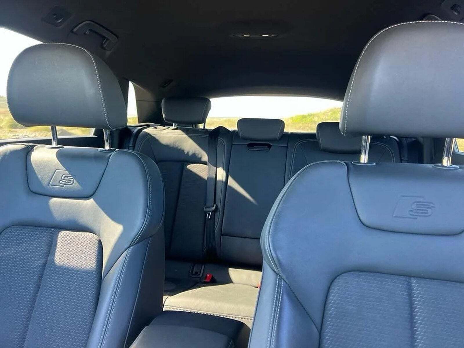 Grå Audi e-tron fra 2022