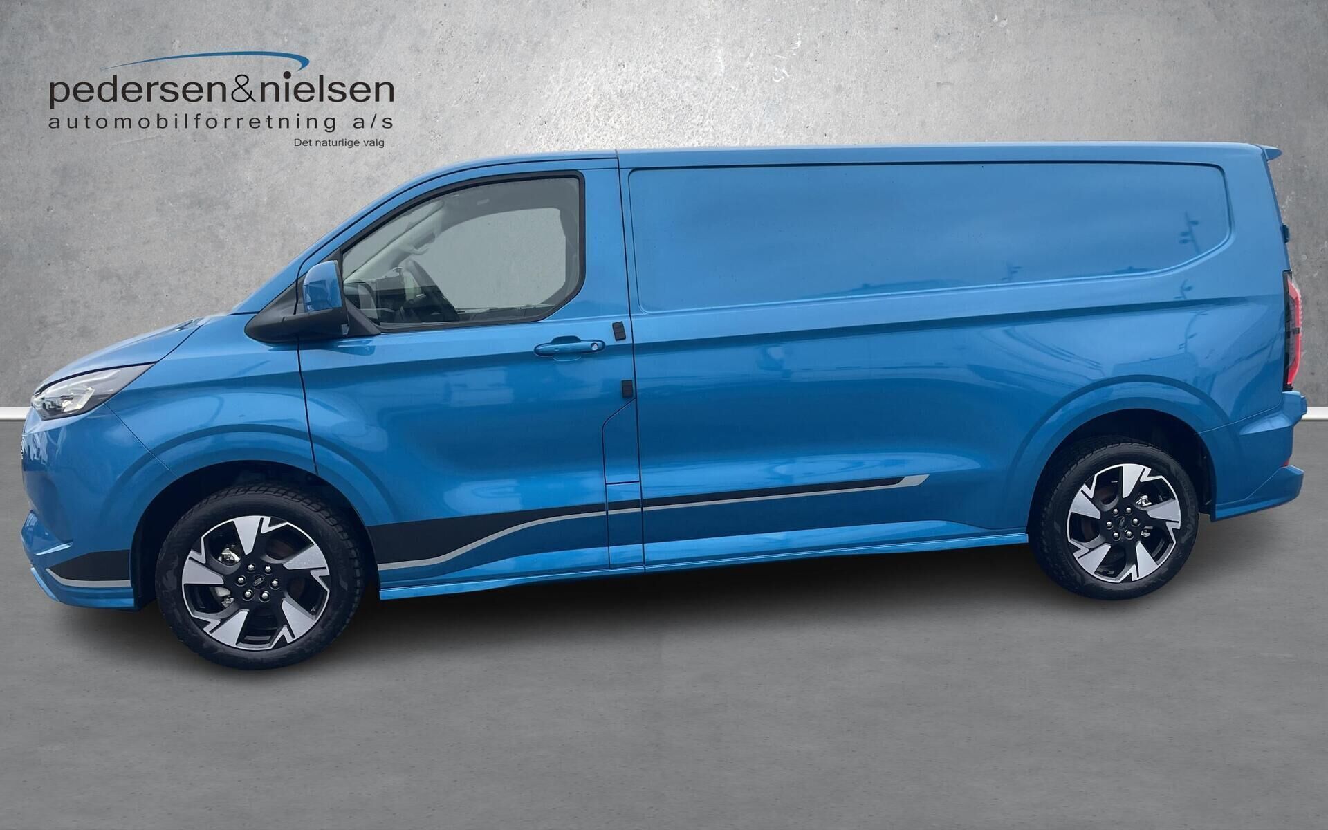 Ford E-Transit Custom 340 L2H1 EL Sport 218HK Van Aut.