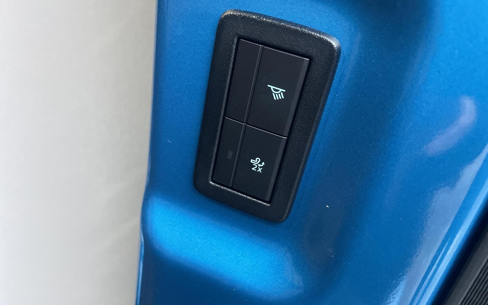 Blå Ford E-Transit Custom fra 2025