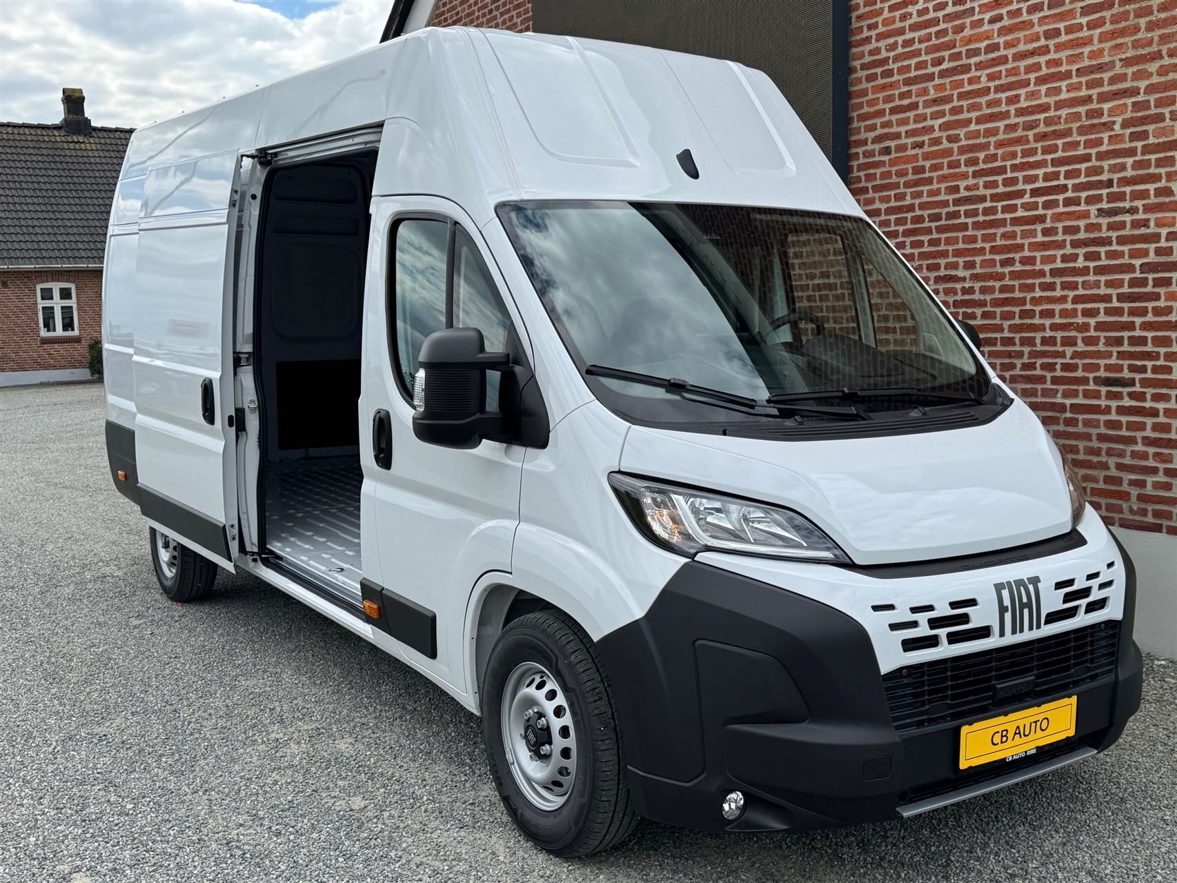 Hvid Fiat Ducato fra 2025