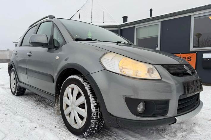 Grøn Suzuki SX4 fra 2008