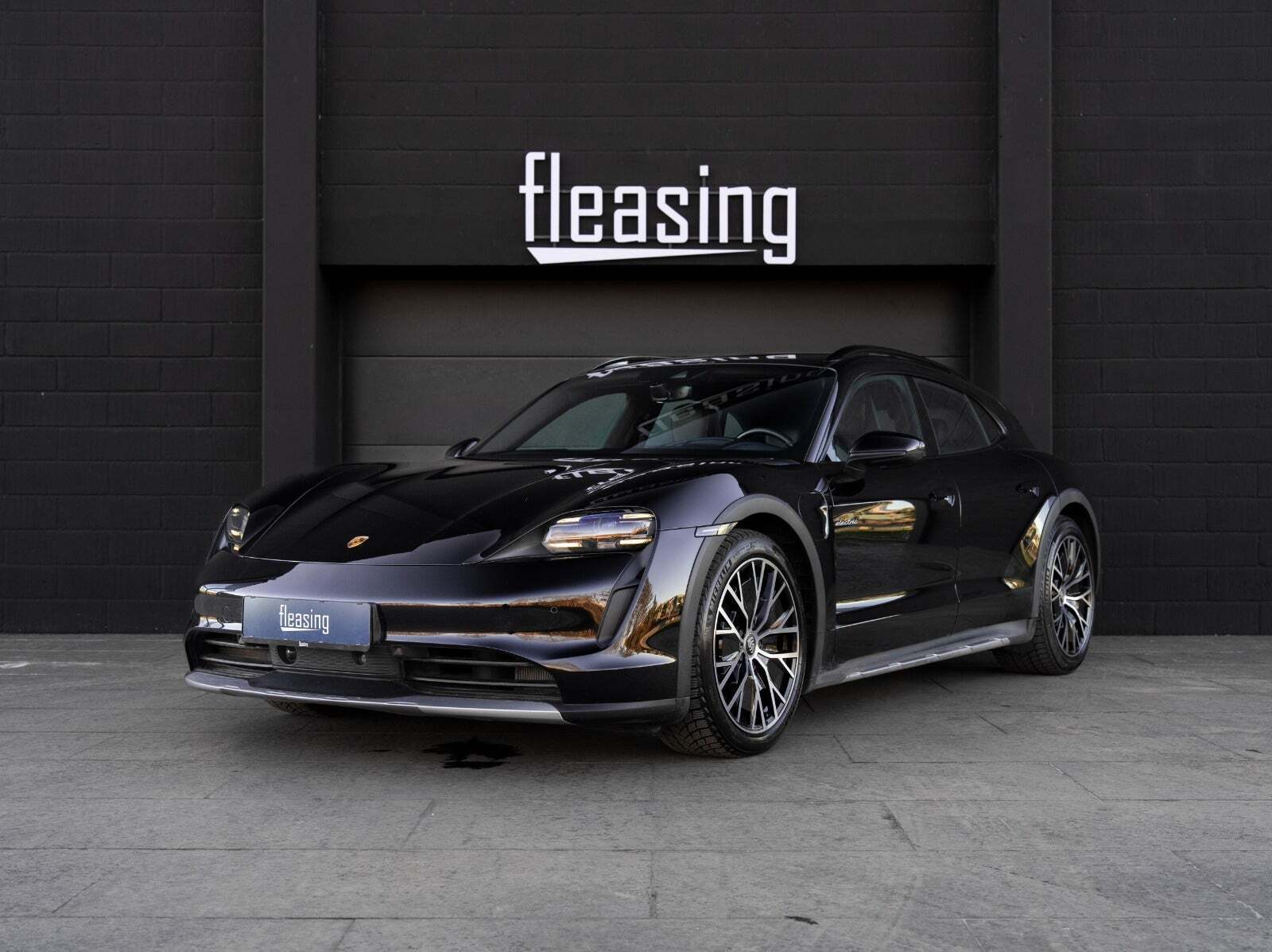 Porsche Taycan 4 Performance+ Cross Turismo