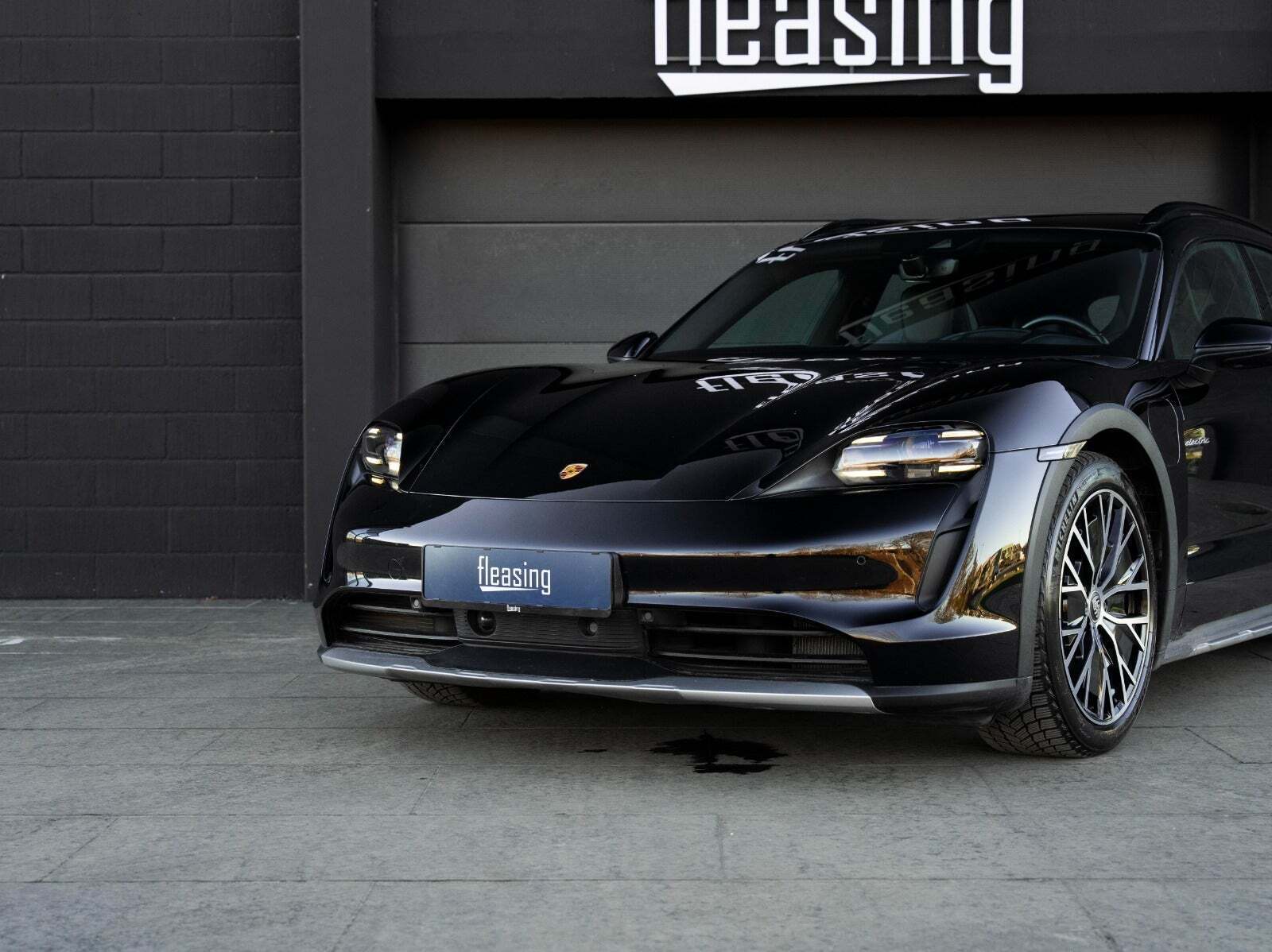 Porsche Taycan 4 Performance+ Cross Turismo