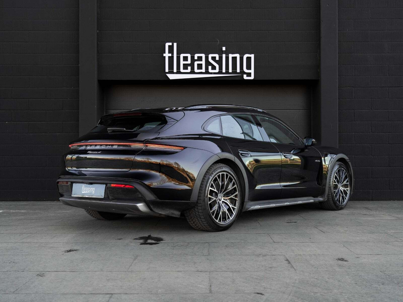 Sort Porsche Taycan 4 fra 2021
