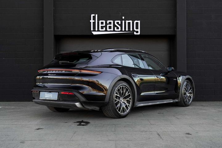 Sort Porsche Taycan 4 fra 2021