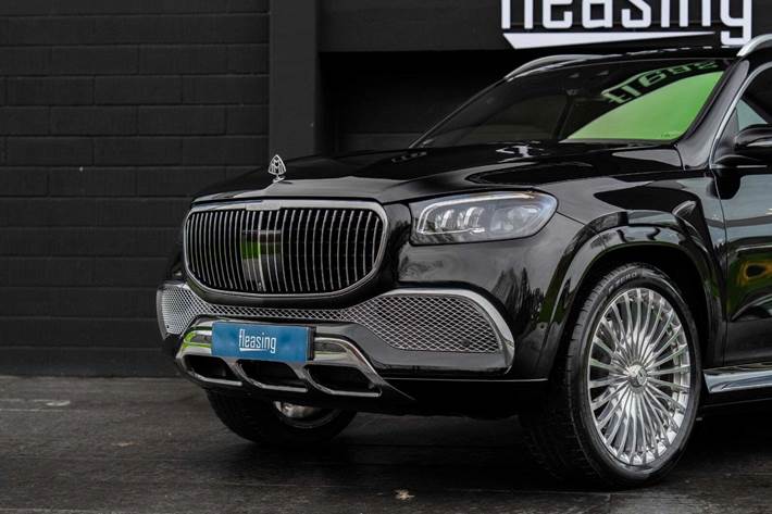 Sort Mercedes GLS600 fra 2023 set udefra