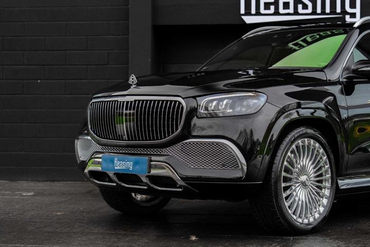 Sort Mercedes GLS600 fra 2023 set udefra