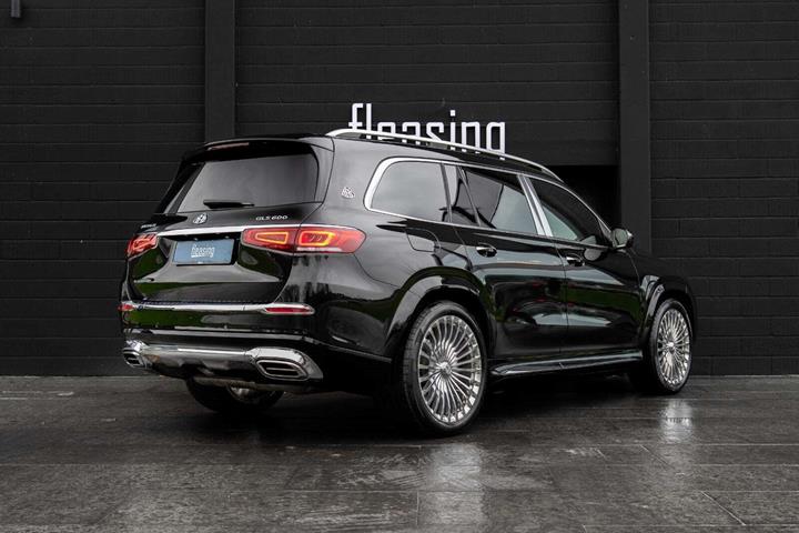 Sort Mercedes GLS600 fra 2023 set udefra