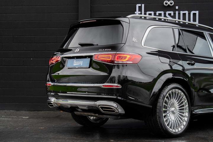 Sort Mercedes GLS600 fra 2023 set udefra