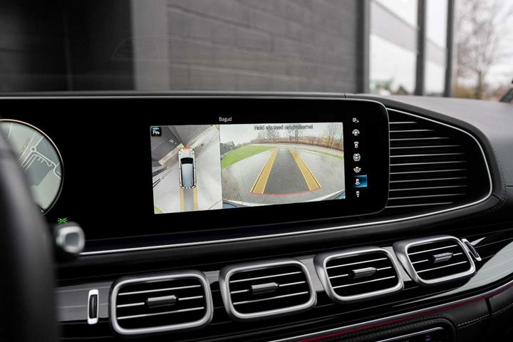 Sort Mercedes GLS600 fra 2023 set indefra
