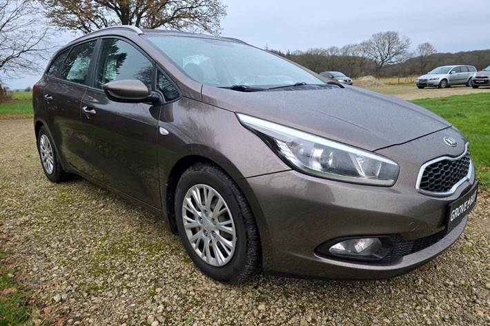 undefined Kia Ceed fra 2013 set udefra