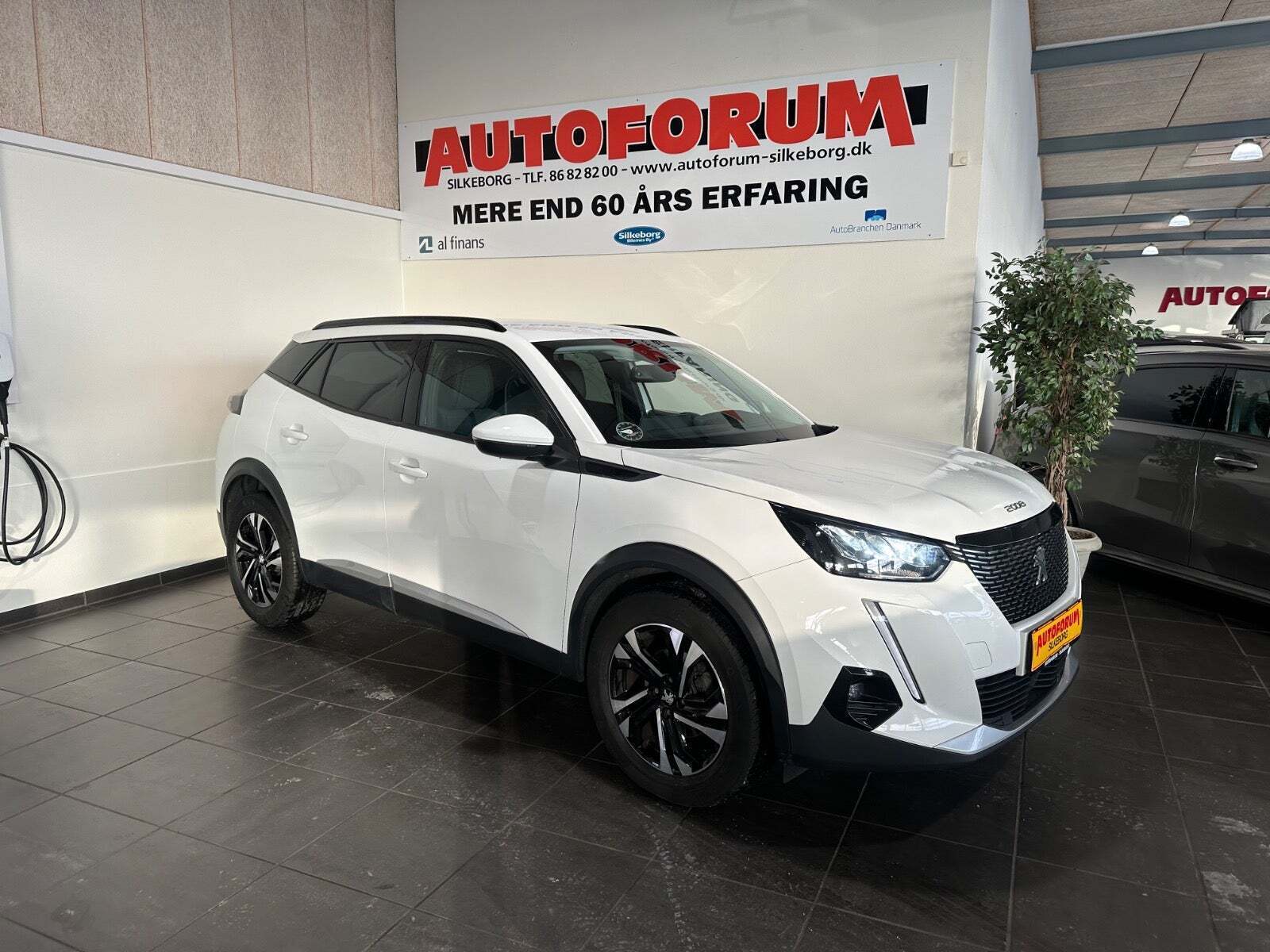 Peugeot 2008 1,2 PureTech 130 Allure Pack EAT8 Van