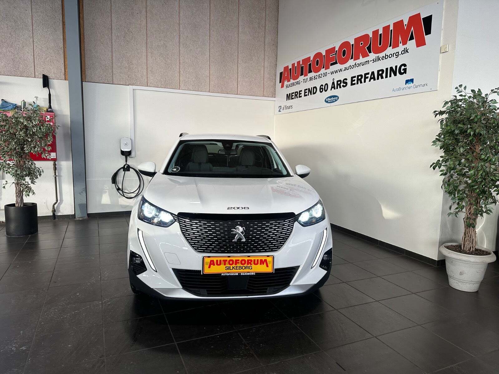 Peugeot 2008 1,2 PureTech 130 Allure Pack EAT8 Van