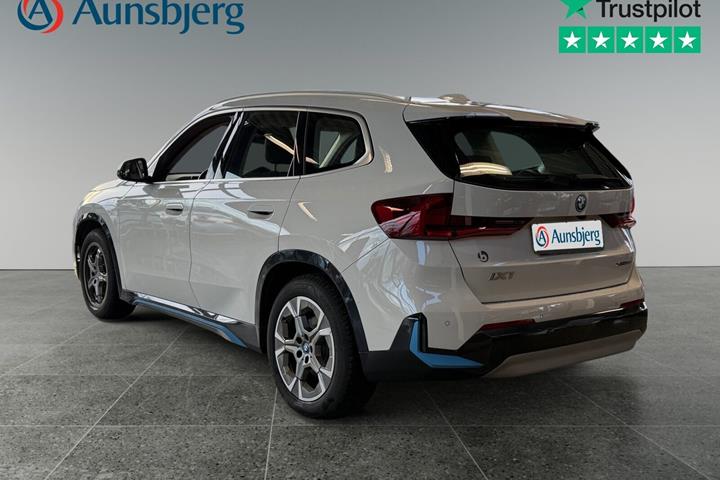 Hvid BMW iX1 fra 2023