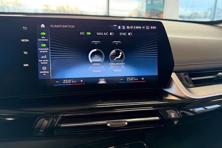 Hvid BMW iX1 fra 2023