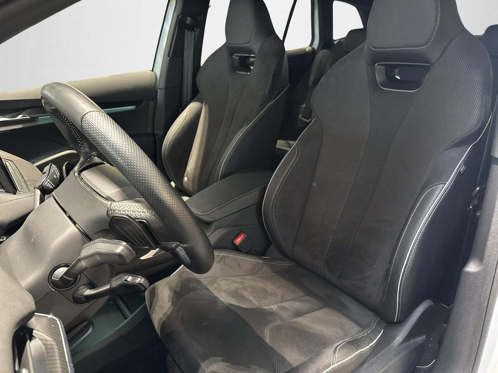 Hvid Skoda Enyaq fra 2023