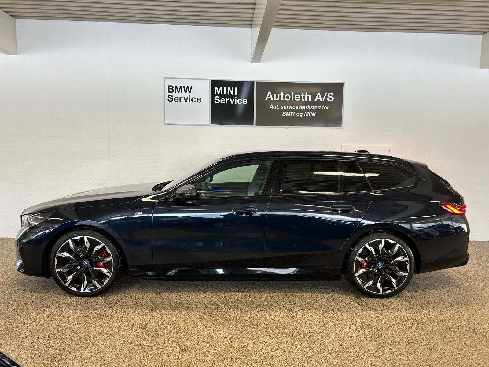 BMW i5 eDrive40 Touring Fully Charged M-Sport