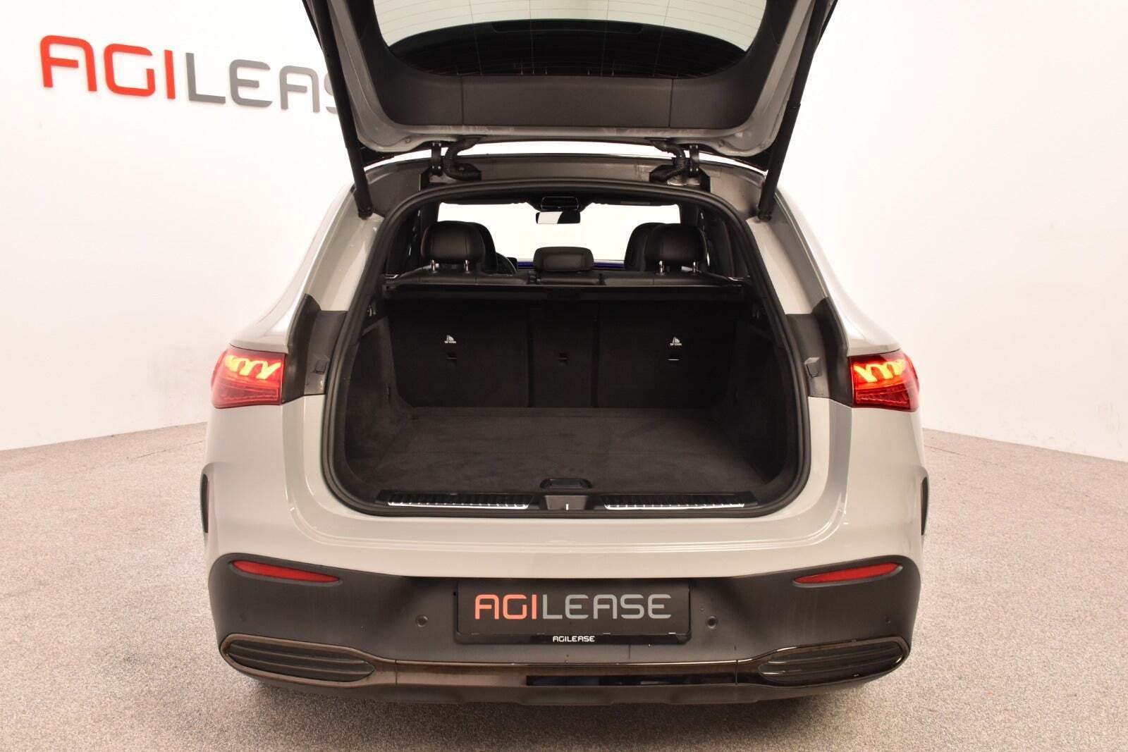 Grå Mercedes EQE350+ SUV fra 2023