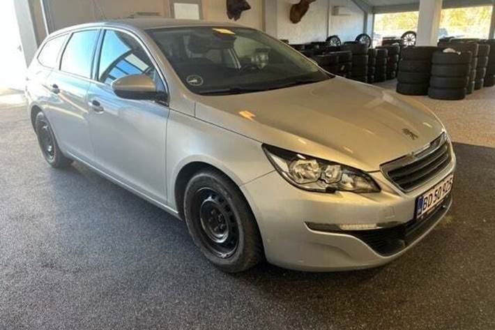 Sølv Peugeot 308 fra 2015