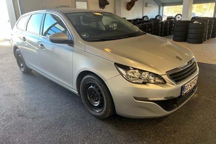 Sølv Peugeot 308 fra 2015