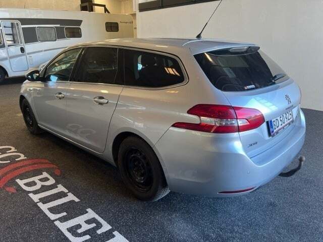 Sølv Peugeot 308 fra 2015