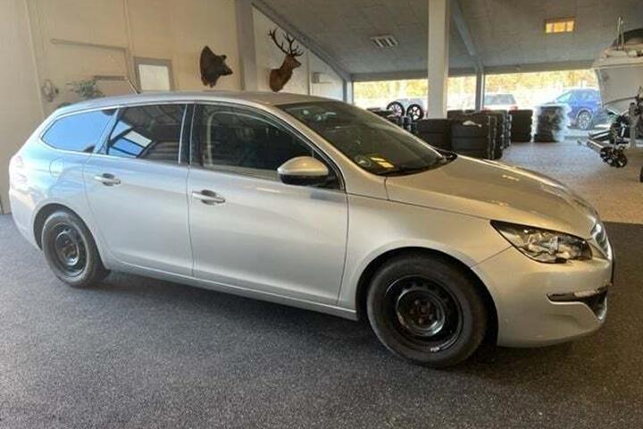Sølv Peugeot 308 fra 2015