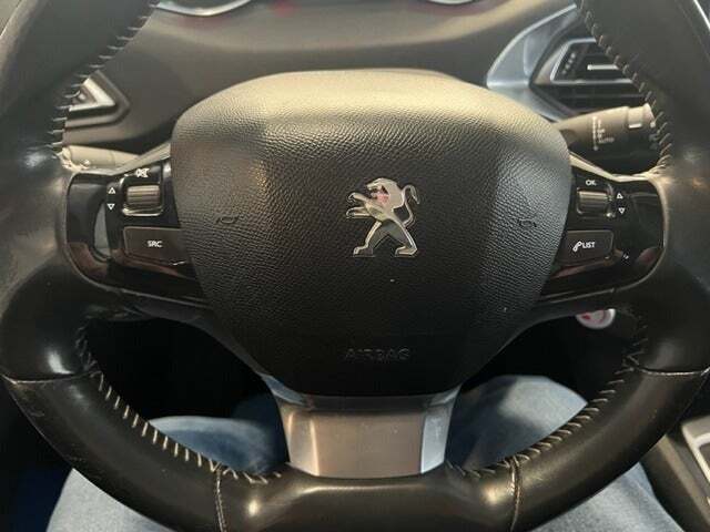 Sølv Peugeot 308 fra 2015