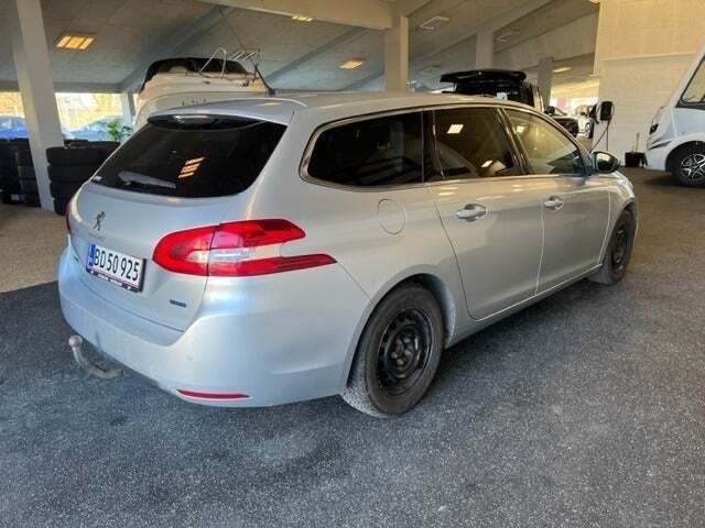 Sølv Peugeot 308 fra 2015